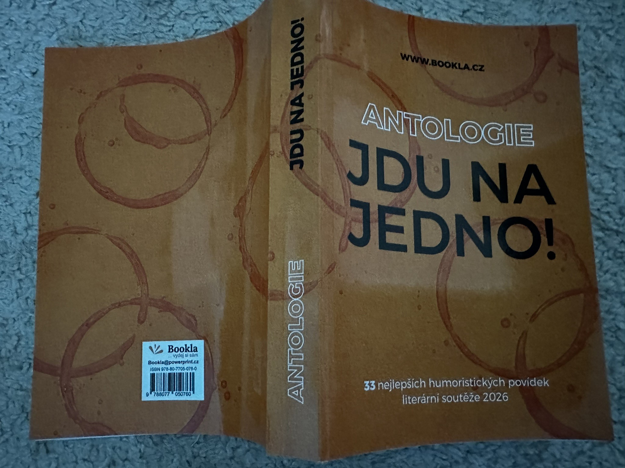 Kniha Jdu na jedno — rozevřená